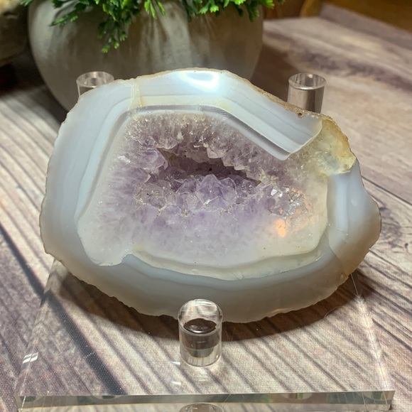 Amethyst geode with stand - Picture 1 of 6